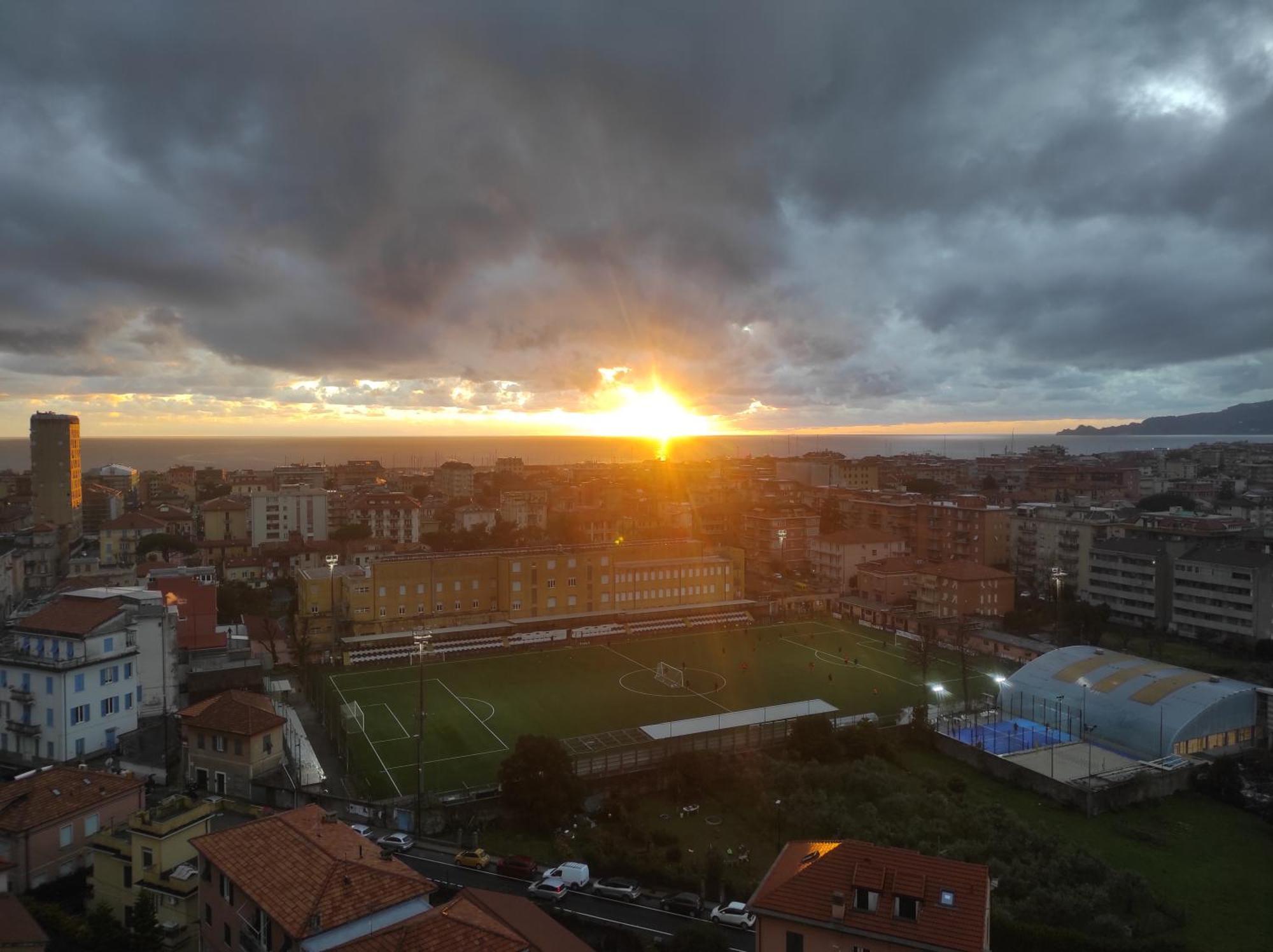 Super Vista Al Grattacielo Di Lavagna Apartamento Exterior foto