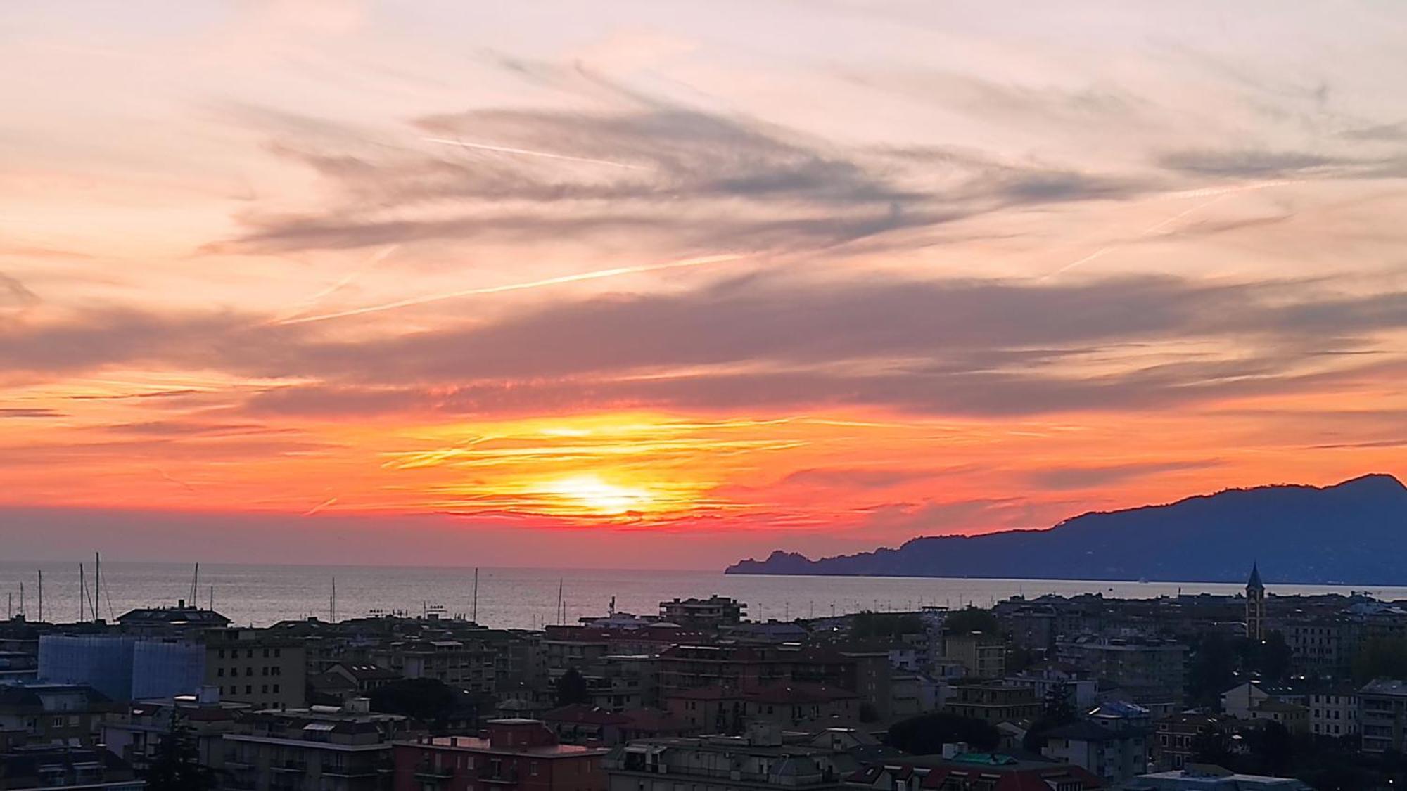 Super Vista Al Grattacielo Di Lavagna Apartamento Exterior foto