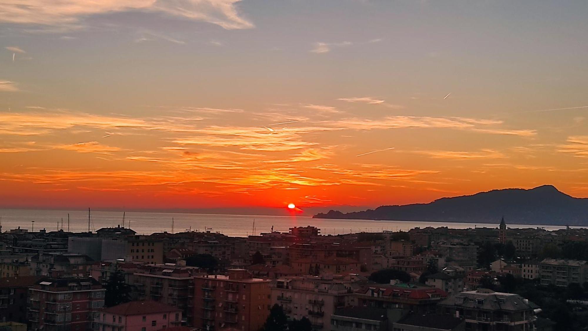 Super Vista Al Grattacielo Di Lavagna Apartamento Exterior foto